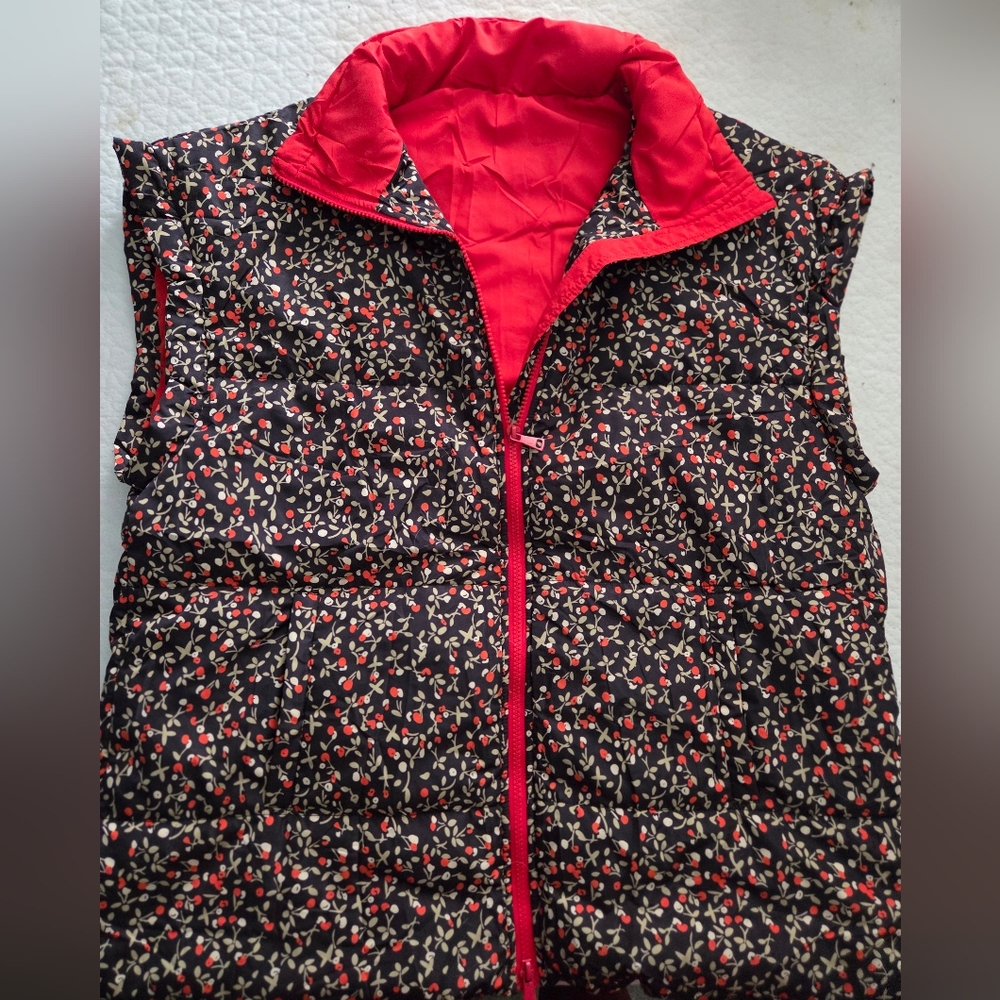 Red and black Amazon vest size L - never worn!
